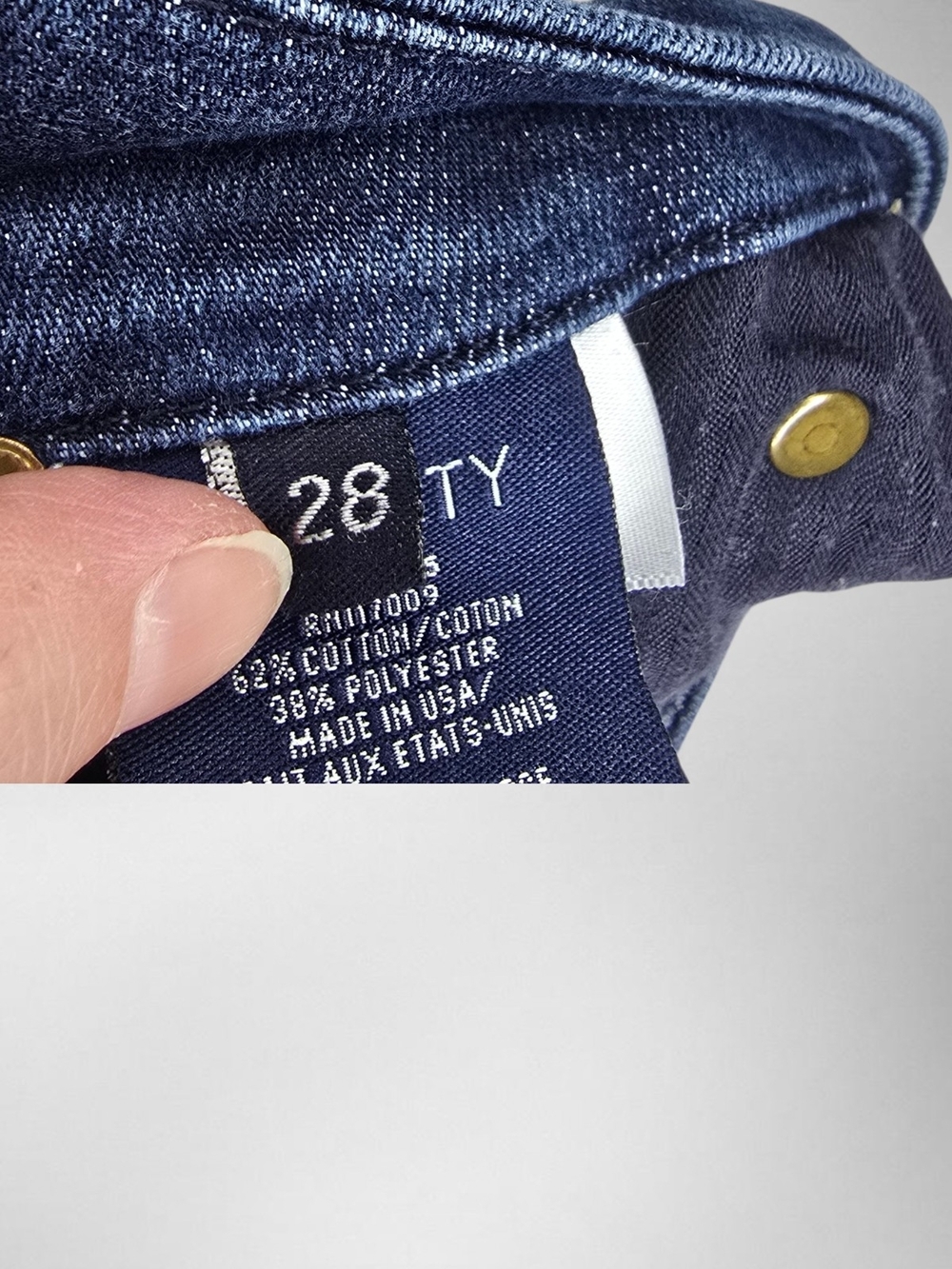 FIDELITY Low Rise Straight Leg - 28 - Picture 9 of 11